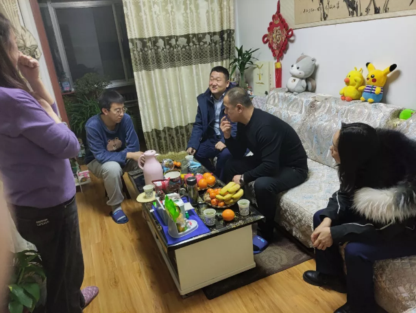 关爱员工冷暖 传递组织温情——开云集团官网开云集团官网首页-开云(中国)
组织开展员工家访活动(图2)